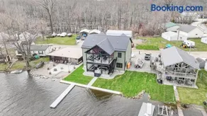 Green Diamond Retreat - Epic Lakefront Oasis for 30, 6BR, Boat Slip, Kayaks - Image 3