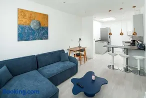 1 Bedroom flat in Barons Court - Image 2