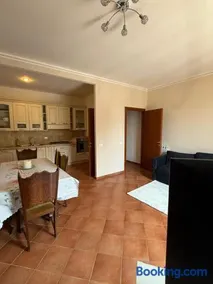 Central Studio Apartment - Image 3