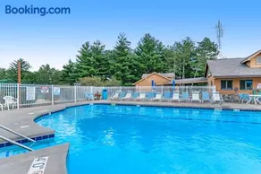 Sunset Condominiums: The Retreat - Image 2