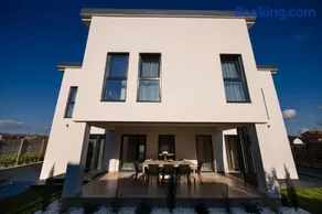 Moonlight City Villa - Image 1