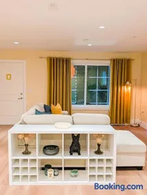 Cozy & Chic suite with wine cellar - Image 2