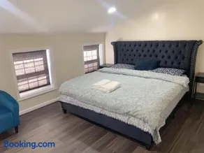 Sweet bedroom located central of downtown - Image 1