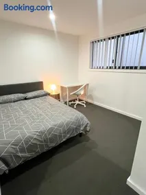 Queen Room in Modern, Guildford House - OR7 - Image 1