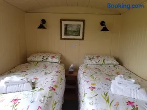 Rhydydefaid Cwt Clyd - Cosy Hut - Image 4