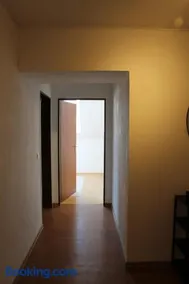 Modern apartment with large terrace - Image 5