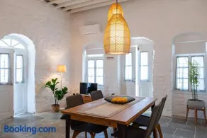 NIREAS STONEHOUSE IN APOLLONIA SIFNOS - Image 3