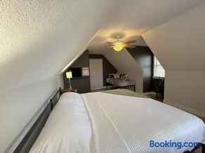 Spacious & Bright Lake Cabin, pet friendly, 8 beds - Image 3