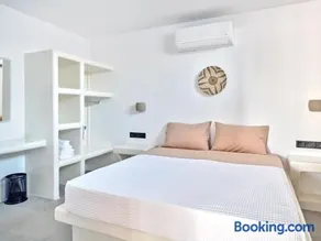 Cozy Hideaway Room with Private Jacuzzi - Image 4