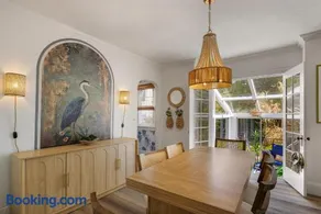 Bella Azul - Charming Home Minutes from Campus home - Image 2