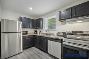 Pinebrook 914 I Popular 2br Apartment For Rent - Image 1