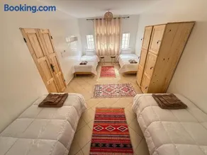 Orange Surf House - Image 4