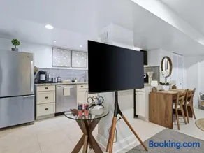 Petworth Gem - Modern Studio Near METRO rail - Image 1