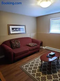 Lovely 2 Bedroom apartment close to Avalon Mall - Image 3
