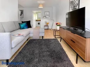 Wokingham - 2 Bedrooms Parking - Image 3
