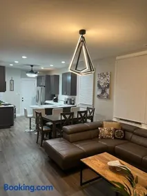 Chic Retreat - Image 3