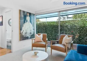 Luxe Hobart Villa - Boxwood - Image 3