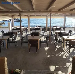 Coastal Charm - Sea View Room - Image 3