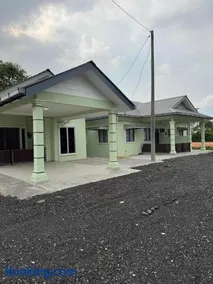 Huszai Homestay Kampung Bukit Kapar - Image 1