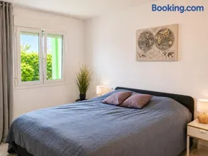 Apartamento Acuarela con piscina y terraza a 1 min de la playa Les Deveses - Image 3