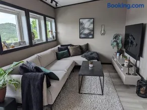 Panoramic View Central Townhouse - Free Parking and Terrace - Image 4