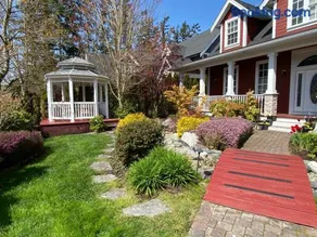 Mae Sweet Home - Image 2