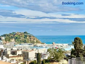 Ático con Vistas al Mar a un Paso del Centro - Image 1