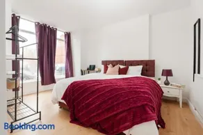 Entire 4 Bedroom house in Bootle Liverpool-Ideal for contractors, family and group-Free Parking & Free internet-Sleeps 7 - Image 3