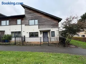 2 bedroom Elegant home in Huntingdon - Image 3