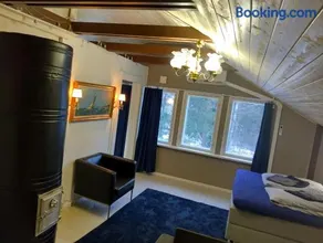 Navy Condo for 6, free parking - Image 1