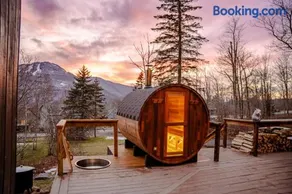 Hunter Haven - Luxury Cabin Near Mountain Ski Resort - Image 1