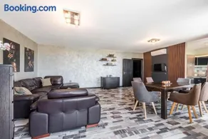 Spacious Family Apartment - Image 2