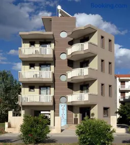 Niriides Studios and Apartments - Image 1