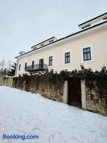V ulicke - Image 5
