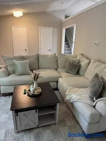 Cozy & Spacious Jonesboro Getaway - Image 1
