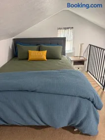 Cozy Creek Retreat - Image 3