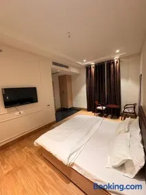 The Silver Spoon Hotel - Image 1