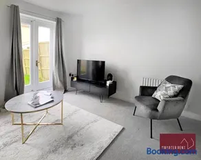 Bracknell - Modern 2 Bedroom House - With Parking - Image 3