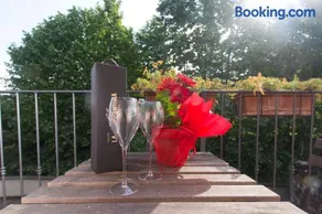 WINE & LaKE 1 - Image 2