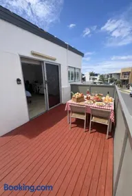 Private guest house Gold Coast - sleeps max 4 - Image 2
