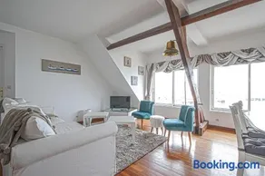 Côté cottage Apt 3 chambres bien équipé vue imprenable sur le port et la mer plein centre de Port en Bessin commerces et restaurants à pied proche Omaha Beach parking gratuit à proximité - Image 1