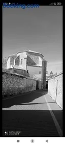 Agradable casa con zona de relax y aparcamiento - Image 3