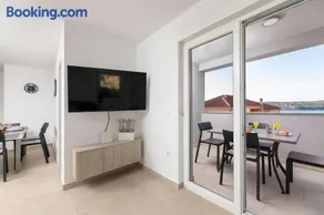 Apartment Horvat - Two Bedroom Apartment with Balcony and Sea View - Image 4