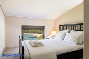 Villa Idyle - Beachfront Residence - Image 1
