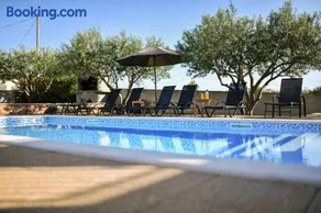Villa Andrea with private heathed pool - Image 2