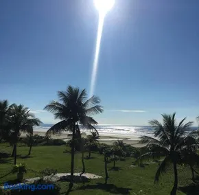 Pé na areia mais tranquilo de Bertioga - Maitinga - Image 2