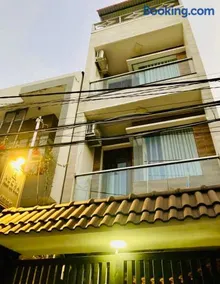 Adora Central Park hostel with rooftop and floating market tour - Image 4