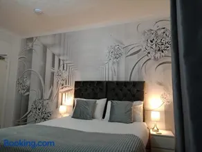 Prestige Guest House Cambridge Modern Ensuite Rooms - Image 1