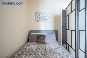 Cozy 1 BR & Den Condo in North York Free Parking - Image 5