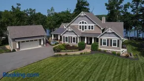 Sunset Shores at Lake Anna Luxury Vacation Rental by B Michaels Escapes - Image 1